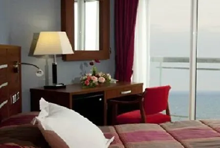 La Familia Gallo Rojo Hotel