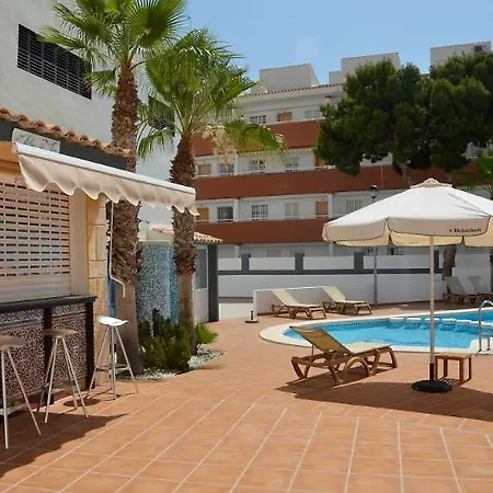 Hotel La Familia Gallo Rojo