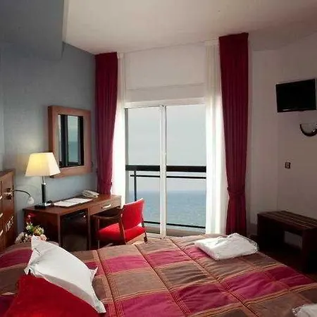 La Familia Gallo Rojo El Campello