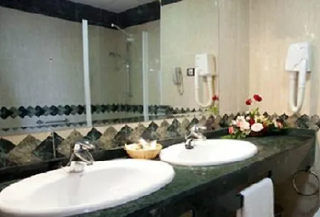 La Familia Gallo Rojo Hotell 4*