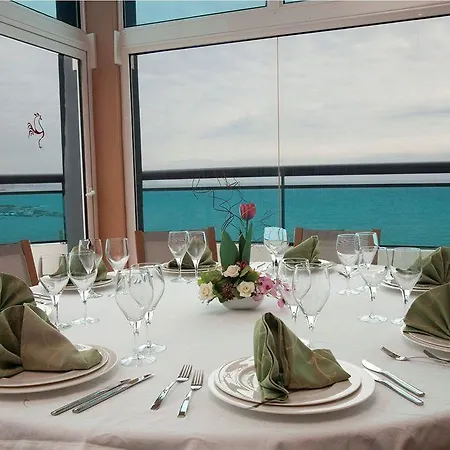 Hotell La Familia Gallo Rojo 4*