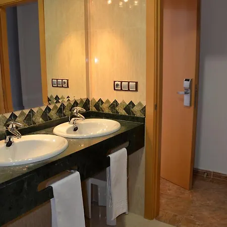 La Familia Gallo Rojo 4*